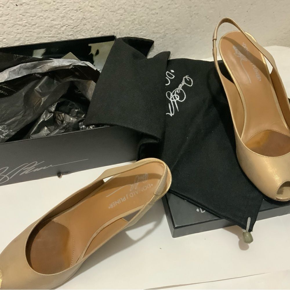 Donald J Pliner Women's Papina Slingback Pump, Size 9 M - Picture 11 of 11